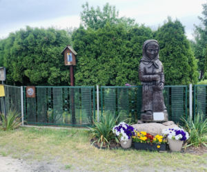 Kolorowe domy inspirowane twórczością Vincenta van Gogha zamieniły wieś liczącą zaledwie stu mieszkańców w prawdziwą atrakcję turystyczną