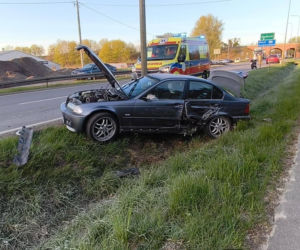 Jedna osoba została poszkodowana. Droga jest całkowicie zablokowana