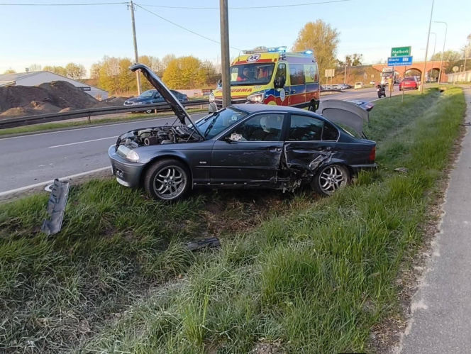 Jedna osoba została poszkodowana. Droga jest całkowicie zablokowana