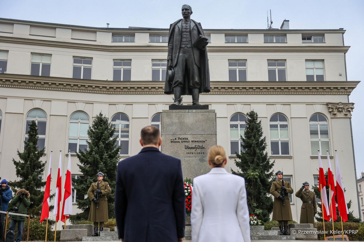 Złożenia wieńców przed pomnikami Ojców Niepodległości: Wincentego Witosa, Ignacego Jana Paderewskiego, Ignacego Daszyńskiego, Romana Dmowskiego, Wojciecha Korfantego i Marszałka Józefa Piłsudskiego.
