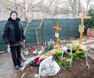 Ksiądz odmówił pochówku zmarłego, bo jego matki nie stać na pogrzeb! SKANDAL w Wąbrzęźnie