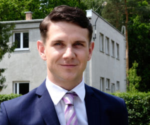By zostać prezesem,  wpychałem sobie tampony