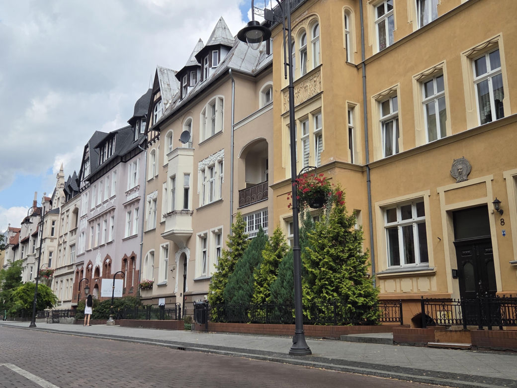 Tak wygląda jedna z najbardziej eleganckich ulic w Bydgoszczy. Zapraszamy na spacer po ul. Cieszkowskiego