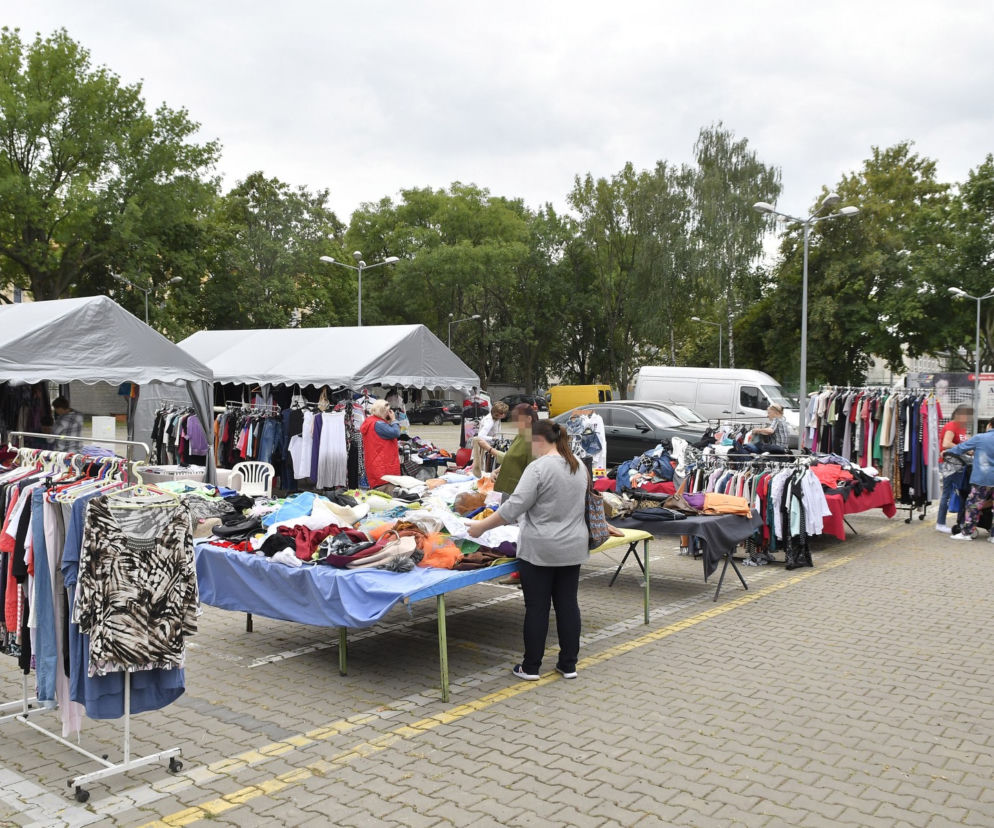 Burzą bazar na Banacha).