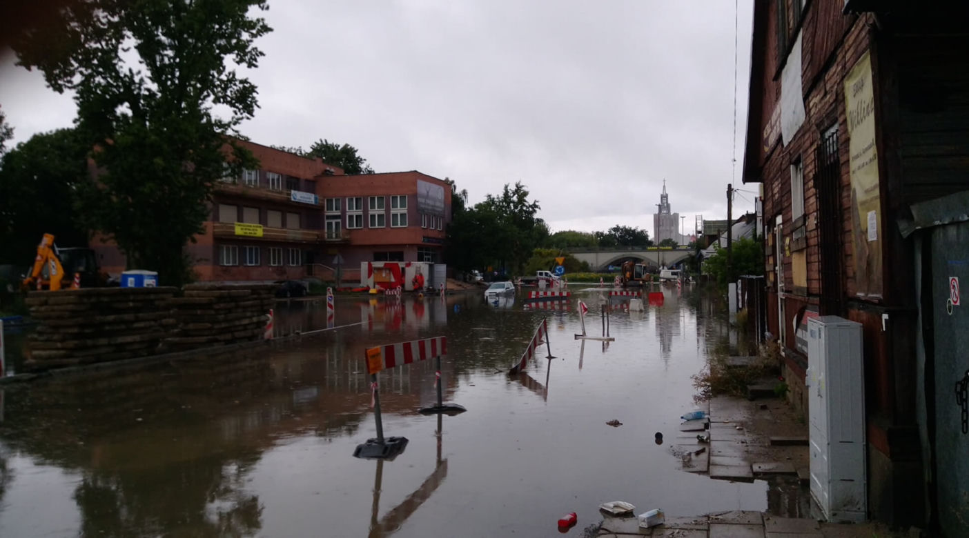 Ulewa nad miastem. Deszcz znowu zalał Białystok 21.08.2019