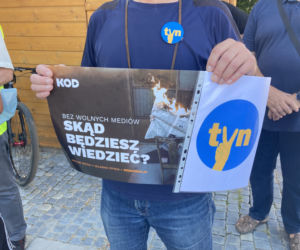 Protest w Nowym Sączu przeciwko zmianom w ustawie o radiofonii i telewizji