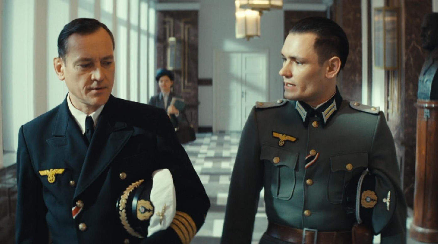 Zatoka szpiegów, odcinek 13. Bergman (Paweł Ławrynowicz), Franz Neumann (Bartosz Gelner)