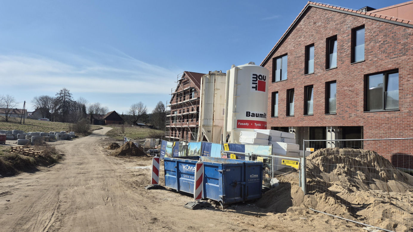 Nad jeziorem Ukiel w Olsztynie powstają luksusowe apartamenty. Na jakim etapie są prace?