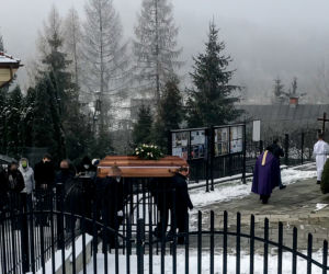 Bandyci spalili Henryka i Małgorzata. Krewnych pochowano osobno