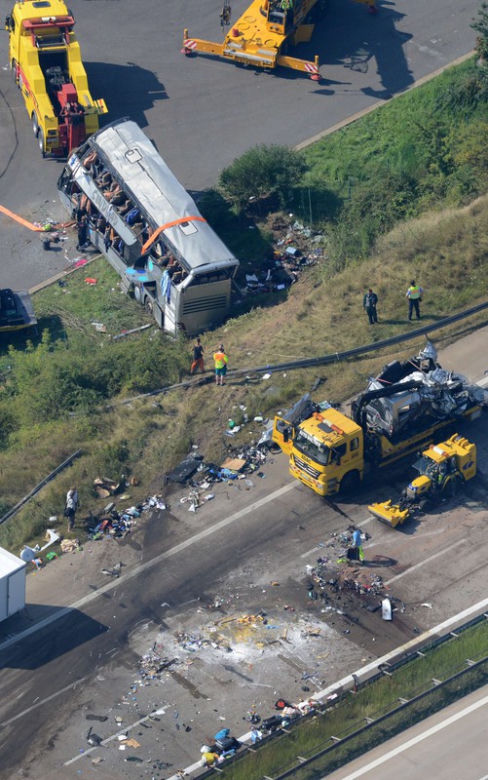 Wypadek polskiego autokaru w Niemczech obok Drezna. NIE ŻYJE 9 osób, około 40 rannych
