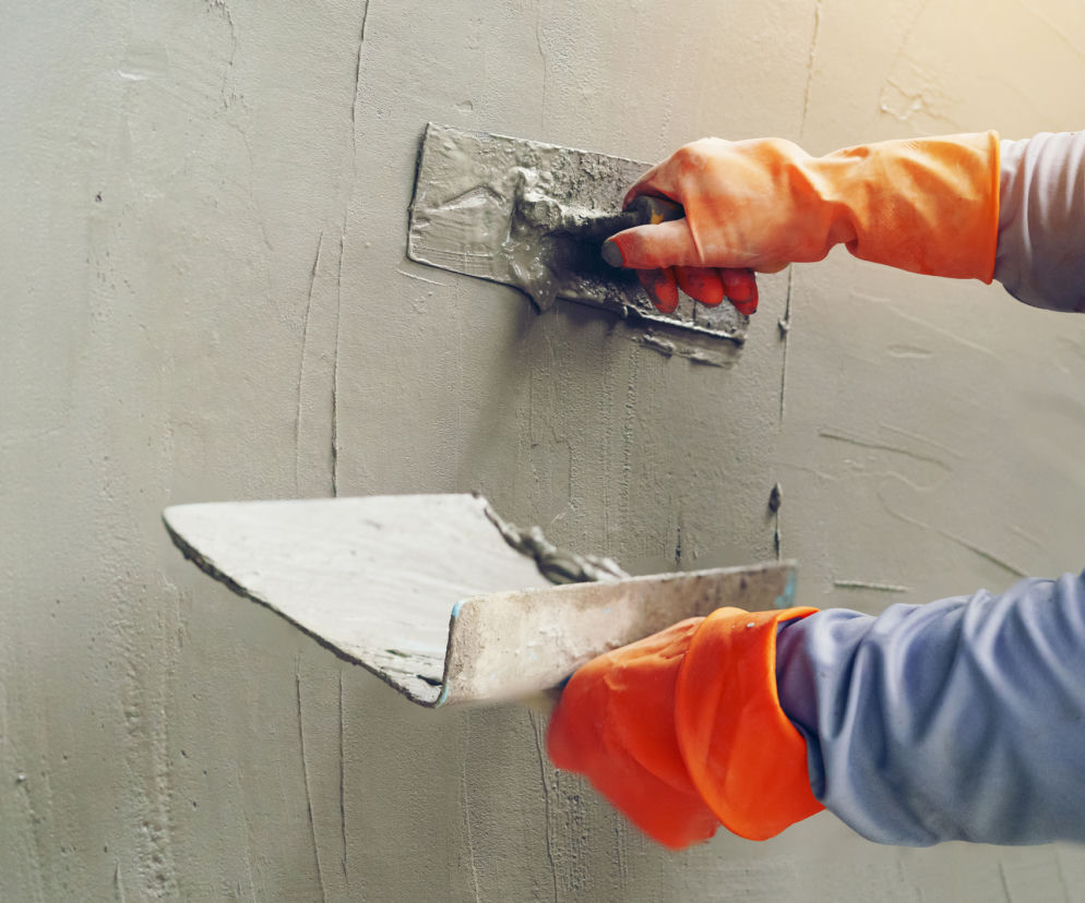 Ceny tynkowania ścian wewnętrznych za m² w 2025 roku. Ile za usługi tynkarza?