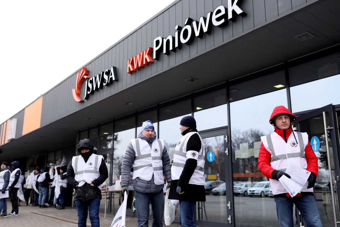 Wybuch w kopalni Pniówek. Ratownicy zejdą pod ziemię. Dotarcie do zaginionych potrwa nawet kilka miesięcy