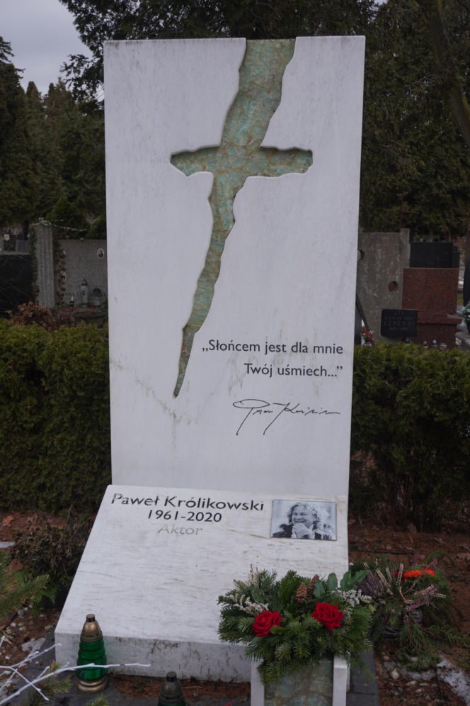 Grób Pawła Królikowskiego na Powązkach w Warszawie