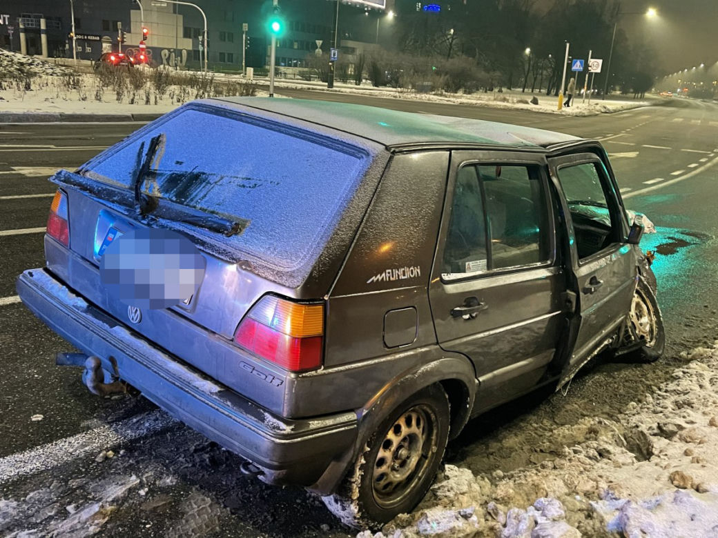 Nocny wypadek autobusu w Warszawie