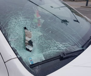 Stracił panowanie nad autem i wjechał na chodnik. Potrącił dwoje pieszych!