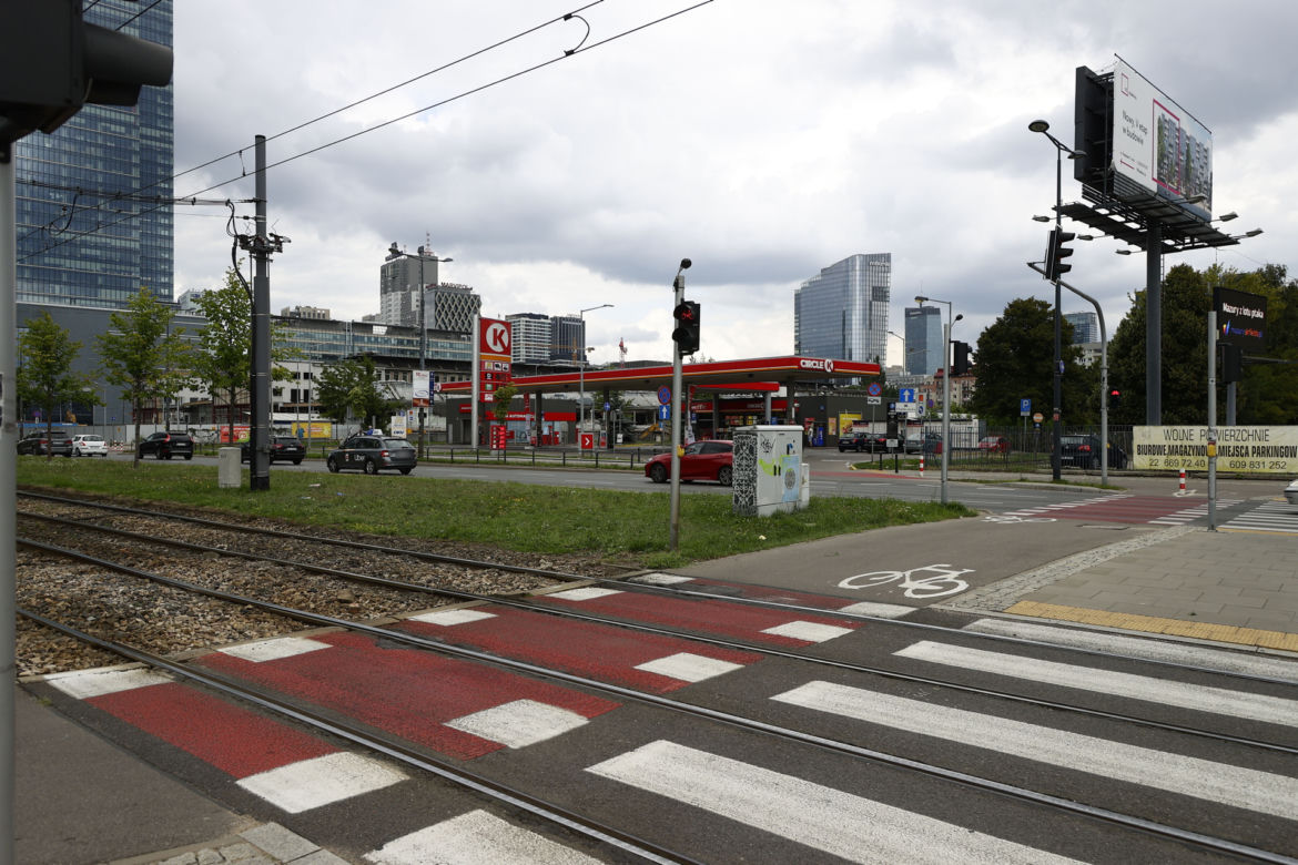 Tragiczny wypadek w Warszawie. Tramwaj potrącił rowerzystę na ul. Towarowej