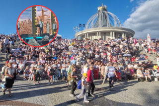 Sławomir Świerzyński porwał tłum do tańca! Mamy zdjęcia z imprezy ojca Rydzyka w Toruniu