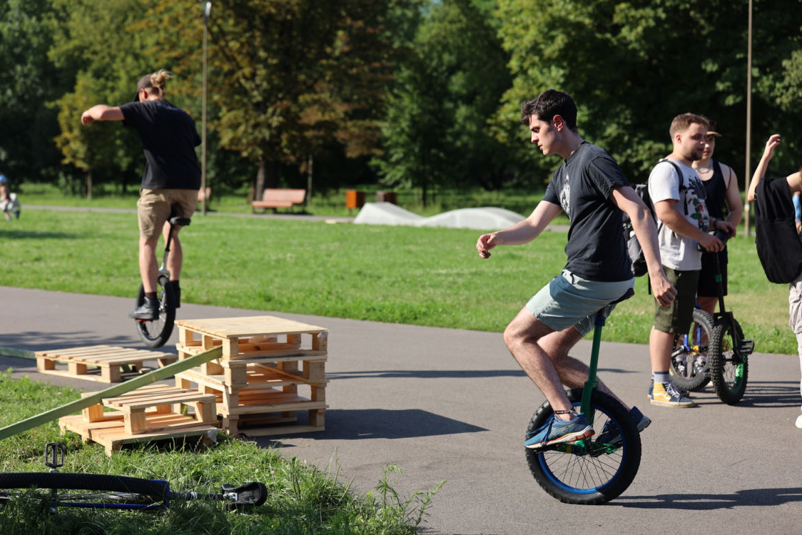 Monocyklowy trial w Parku Ludowym w Lublinie w ramach Europejskiej Konwencji Żonglerskiej