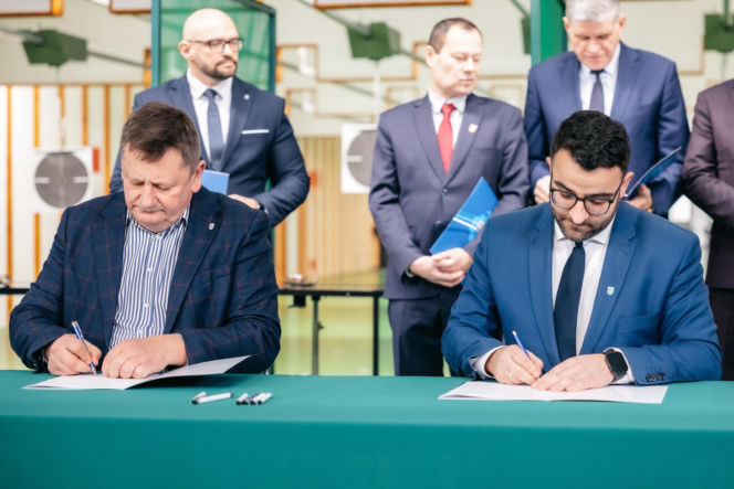 Powiat rzeszowski i łańcucki z porozumieniem o wsparciu w kryzysach. Chodzi o sprzęt, logistykę i ewakuację