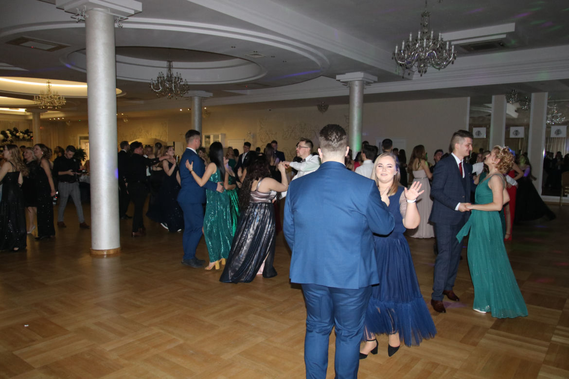 Zabawa studniówkowa Technikum nr 10 w Rzeszowie. Tak bawili się tegoroczni maturzyści [GALERIA]