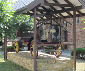 To najmniejsze miasto w województwie łódzkim. Powstało w średniowieczu, a jeszcze niedawno było wsią