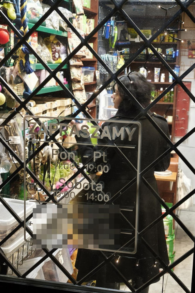 Anna Maria Żukowska buszuje w kwiatach