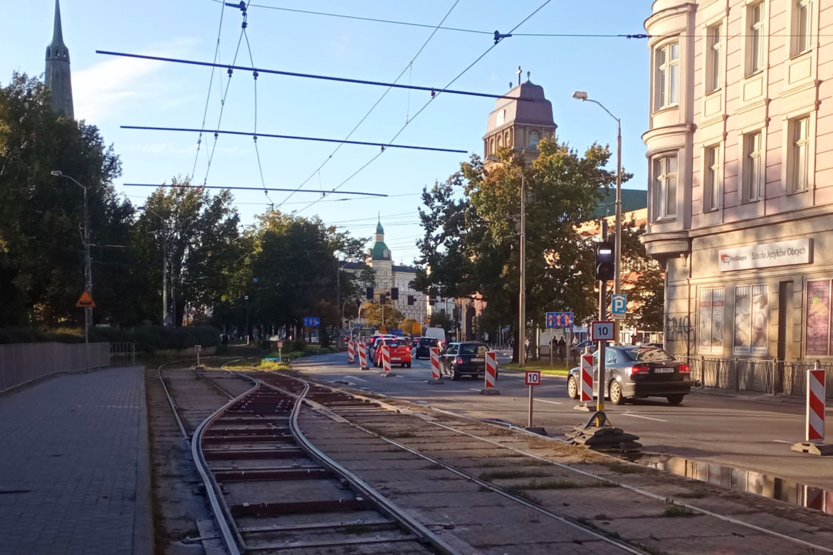 Utrudnienia na placu Zwycięstwa i Bramie Portowej