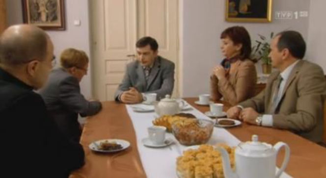 Ranczo 7 sezon odc. 90. Jędruś (Robert Majewski), Dorota Wezół (Beata Kowalska), Mieczysław Wezół (Wojciech Wysocki)