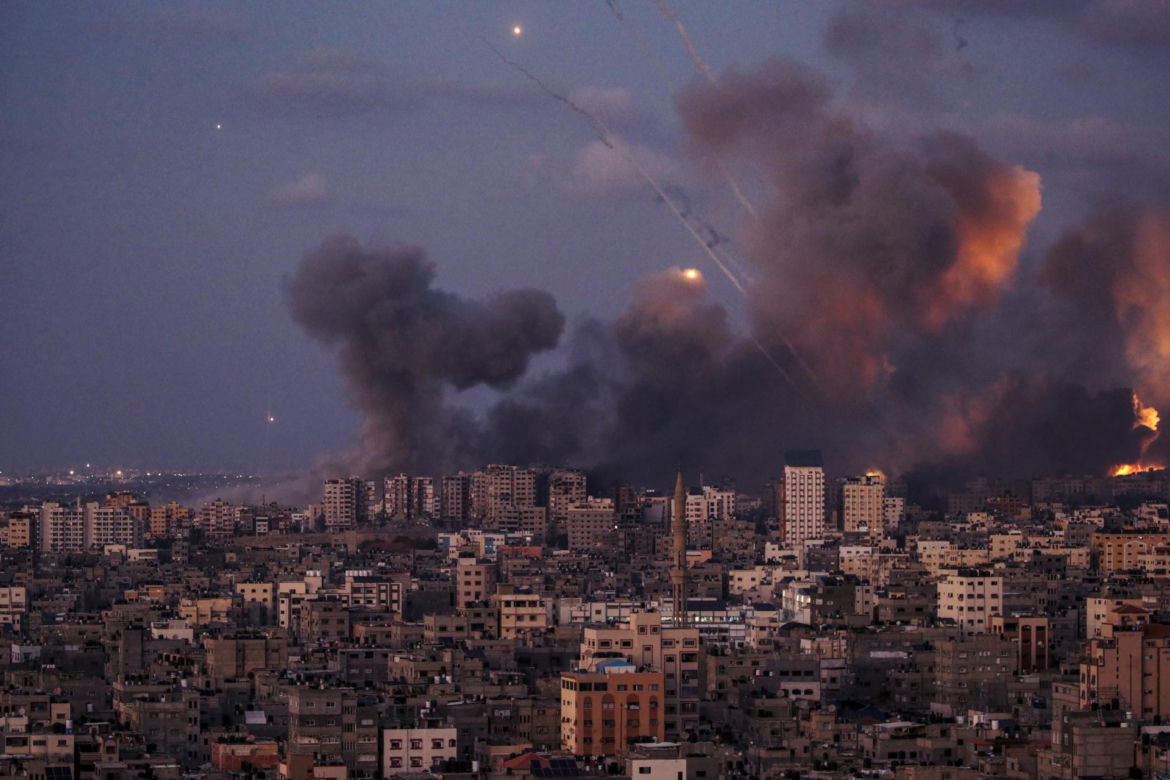 Rzeź w Izraelu. Hamas wciął dziecko z łona ciężarnej. "Chowaliśmy się pod stertą martwych ciał"