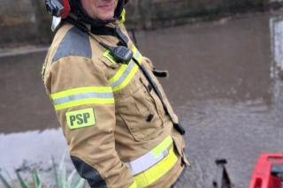 Sebastian ratował innych, teraz sam walczy o życie. Dramatyczny wypadek na spacerze z synem