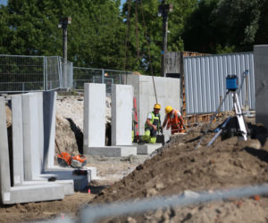Budowa zapory przeciwpowodziowej blokuje miasto
