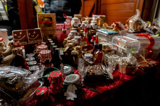 Ruszył świąteczny Jarmark w Bytomiu. Kultowy tramwaj i kaszanka wikinga