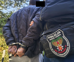 20 zarzutów za paserstwo. Rozbierali auta pod Wołominem. Kobra likwiduje samochodową dziuplę!