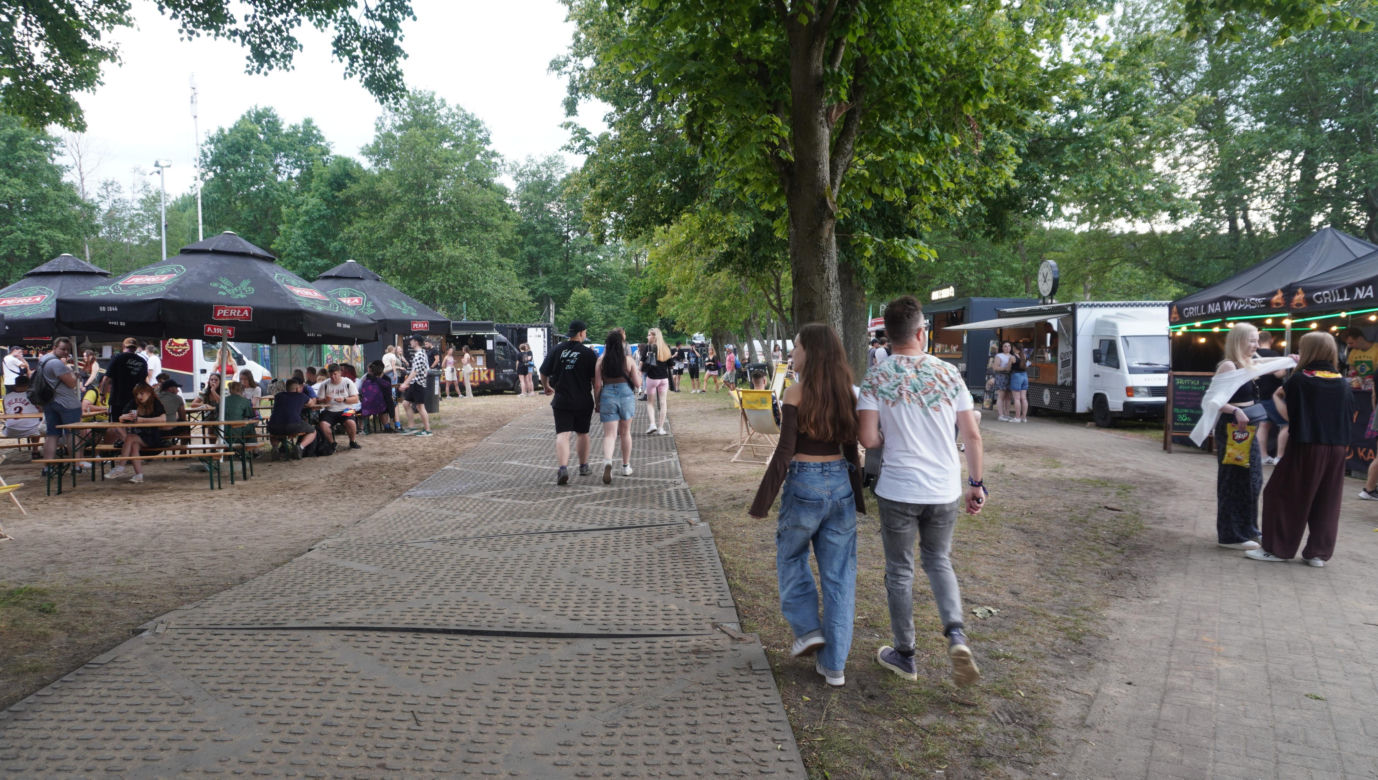 Kortowiada 2024. Drugi dzień koncertów na plaży przyciągnął tłumy. Zobacz zdjęcia!