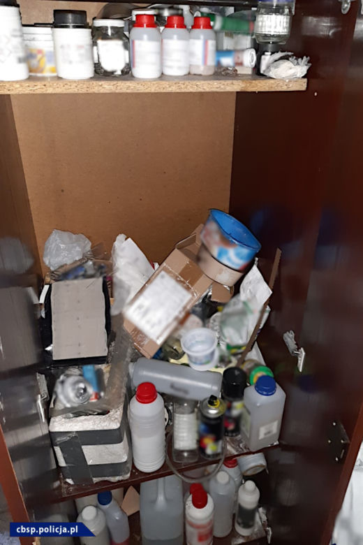 Funkcjonariusze przejęli dziesiątki kilogramów materiałów wybuchowych
