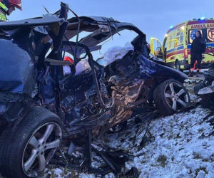 Wyprzedzanie skończyło się tragedią. Nie żyje młody kierowca