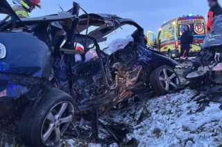 Wyprzedzanie skończyło się tragedią. Nie żyje młody kierowca