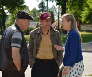 Ranczo 8 sezon, odc. 93. Wargacz (Sławomir Orzechowski), Myćko (Tomasz Sapryk), Klaudia (Marta Chodorowska)