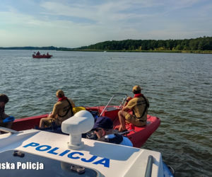 Dramatyczna akcja na Jeziorze Sławskim. Trwają poszukiwania 57-latka