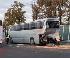 Koszmarny wypadek na S8. Ciężarówka uderzyła w tył autokaru