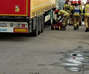 Ciężarówka najechała na kobietę. Poważny wypadek na terenie strefy ekonomicznej w Starachowicach