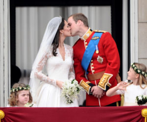 Ślub księcia Williama - pocałunek Williama i Kate