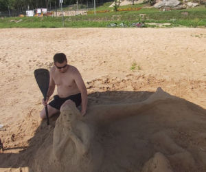 Szukamy imienia dla Syrenki, która pojawiła się na plaży w Brodach
