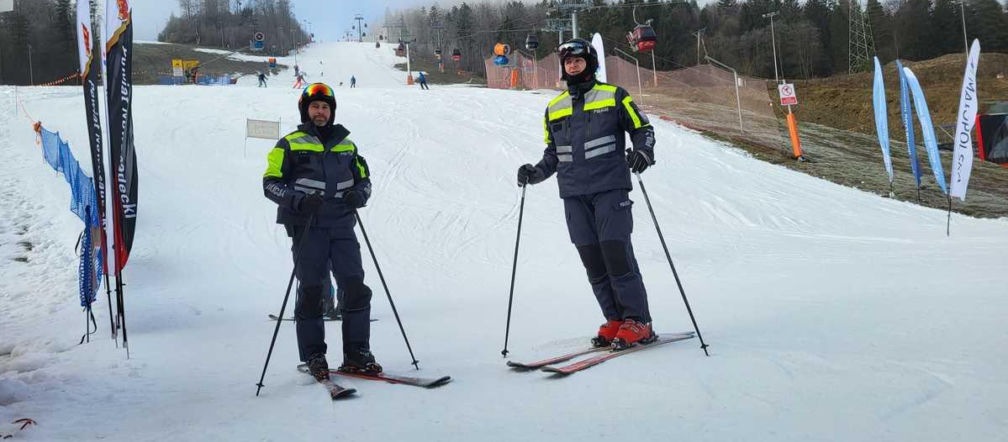Policja na nartach pilnuje porządku w ośrodku PKL Jaworzyna Krynicka