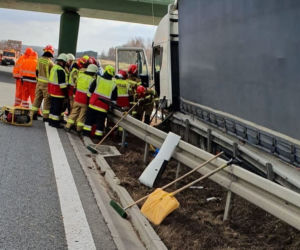 Wystrzał opony w ciężarówce na A4