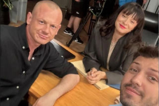 Barwy szczęścia nowy sezon na planie. Justin (Jasper Sołtysiewicz), Sergiusz (Mateusz Burdach), Natalia (Maria Dejmek)