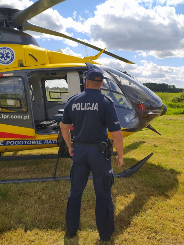 Ostrołęka. 28-latek stracił rękę! Wkręciła ją maszyna do belowania siana!