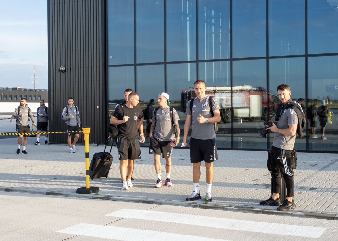Piłkarze Legii Warszawa poleciceli do Kazachstanu z Radomia