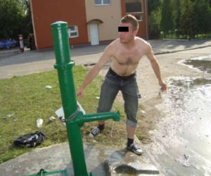 Naćpał się i roztrzaskał głowę córeczce