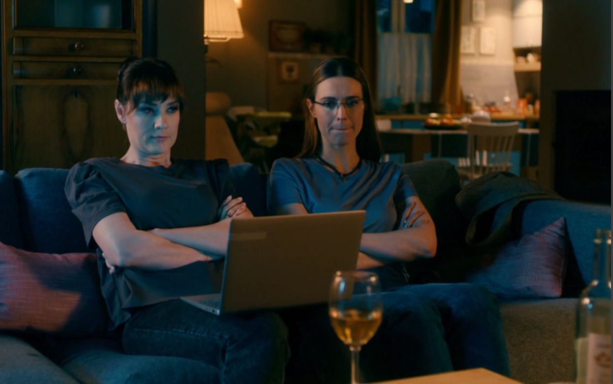 BrzydUla 2, odcinek 150, Ula (Julia Kamińska), Ania (Monika Fronczek)